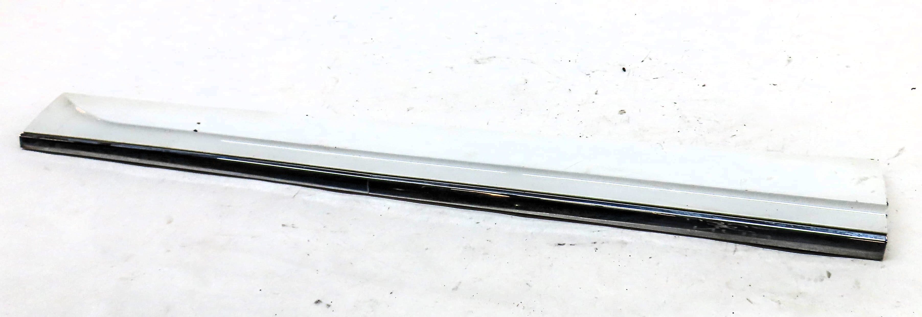 13-17 AUDI Q5 B8 8R FRONT RIGHT PASSENGER LOWER DOOR MOULDING TRIM PANEL (White) — exact item pictured